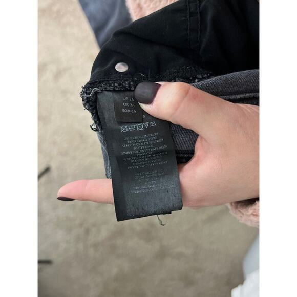 BDG Urban Outfitters High Rise MOM Jeans Black Wash Distressed Size 26 Women’s - Picture 4 of 6